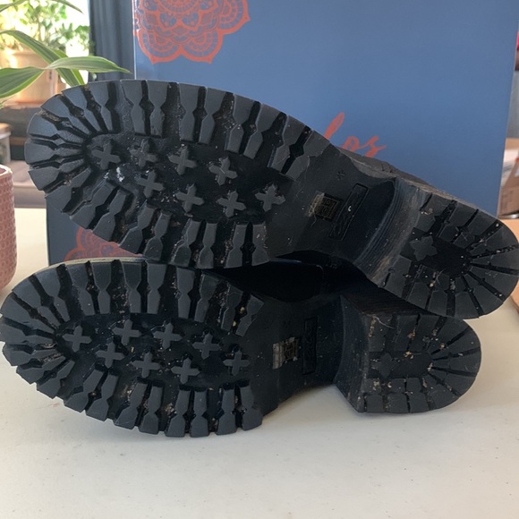 Carlos Santana ‘Gill’ Black Booties EUC Size 11 comes with original box - Picture 5 of 16